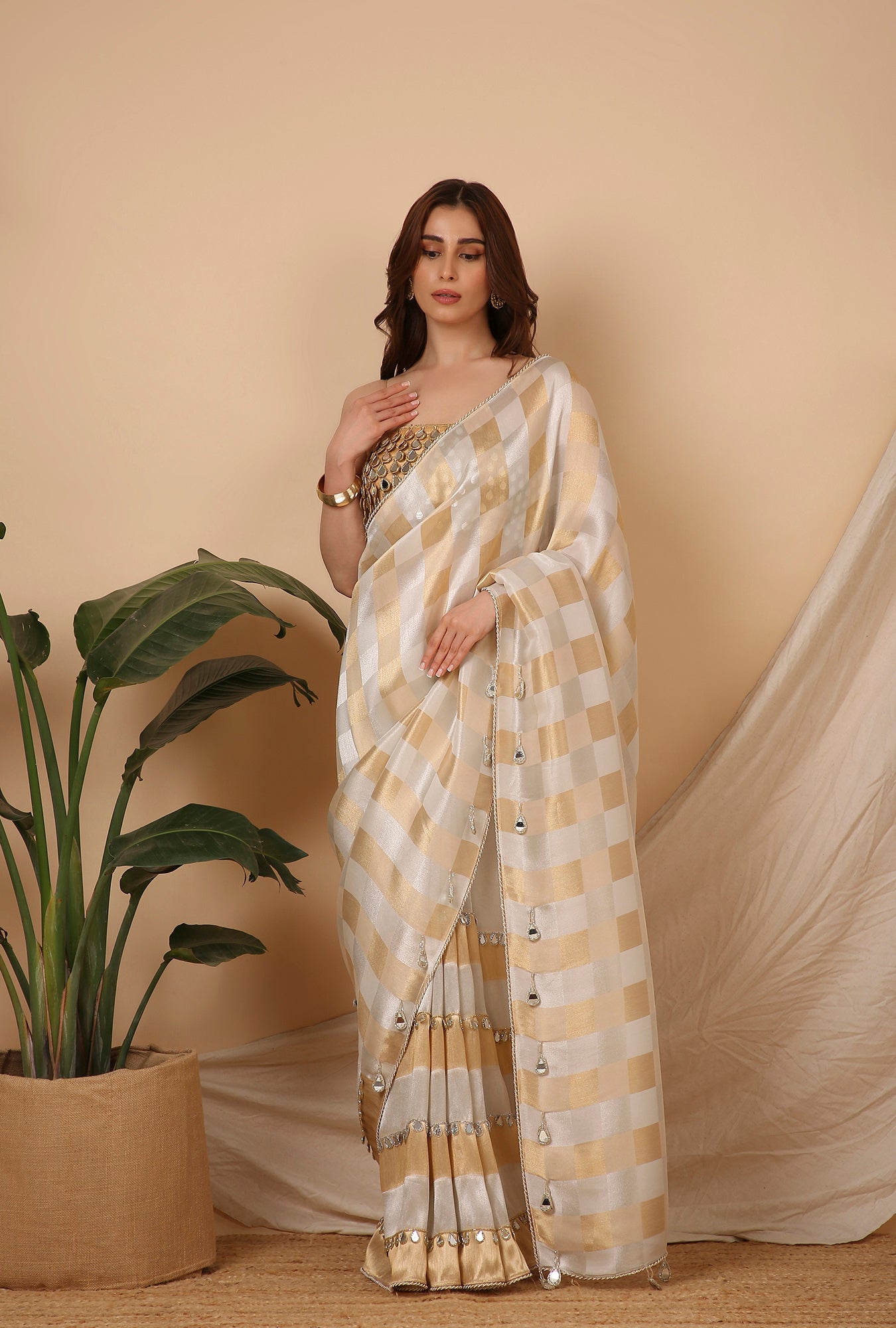GOLD SILVER CHEX PALLU SHOULDER AND STRIPE  SIGNATURE SAREE