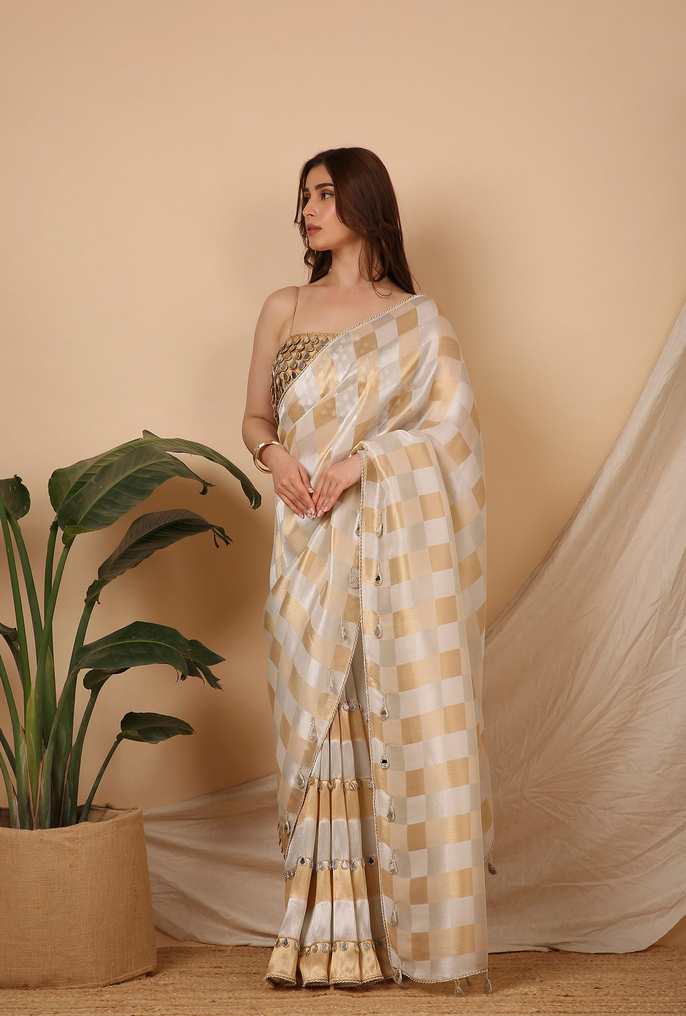 GOLD SILVER CHEX PALLU SHOULDER AND STRIPE  SIGNATURE SAREE