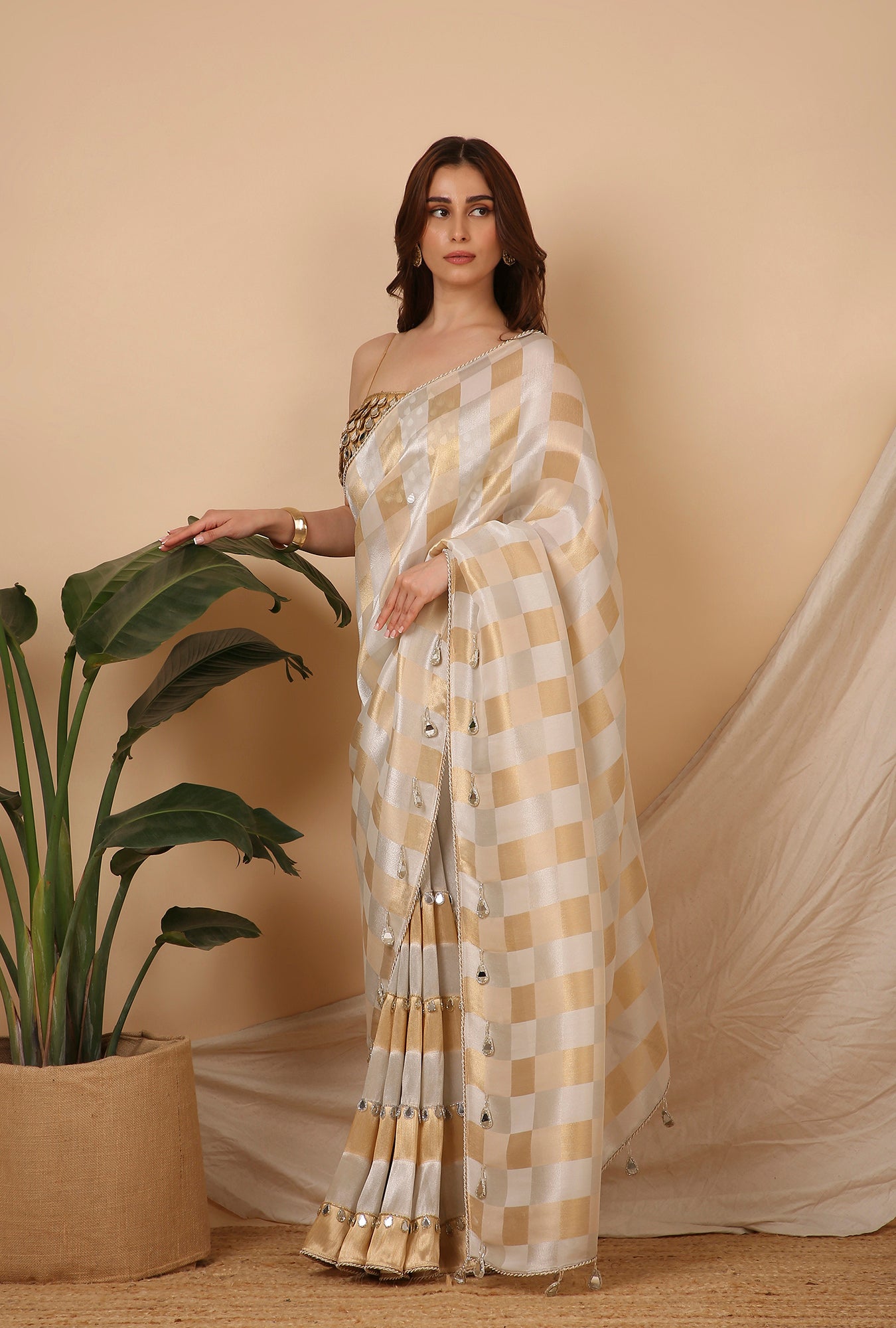 GOLD SILVER CHEX PALLU SHOULDER AND STRIPE  SIGNATURE SAREE