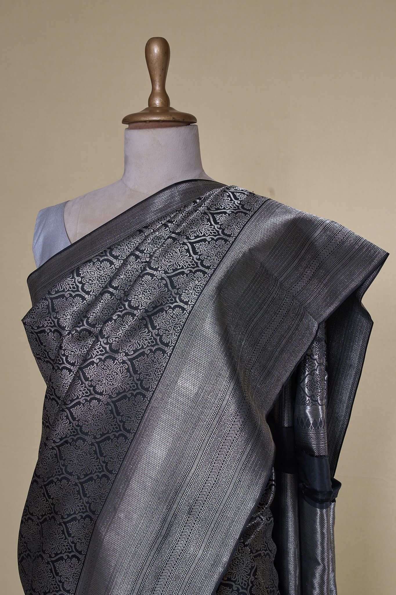 Zed Black Silver Kanchi Woven Kanchipuram Silk Saree
